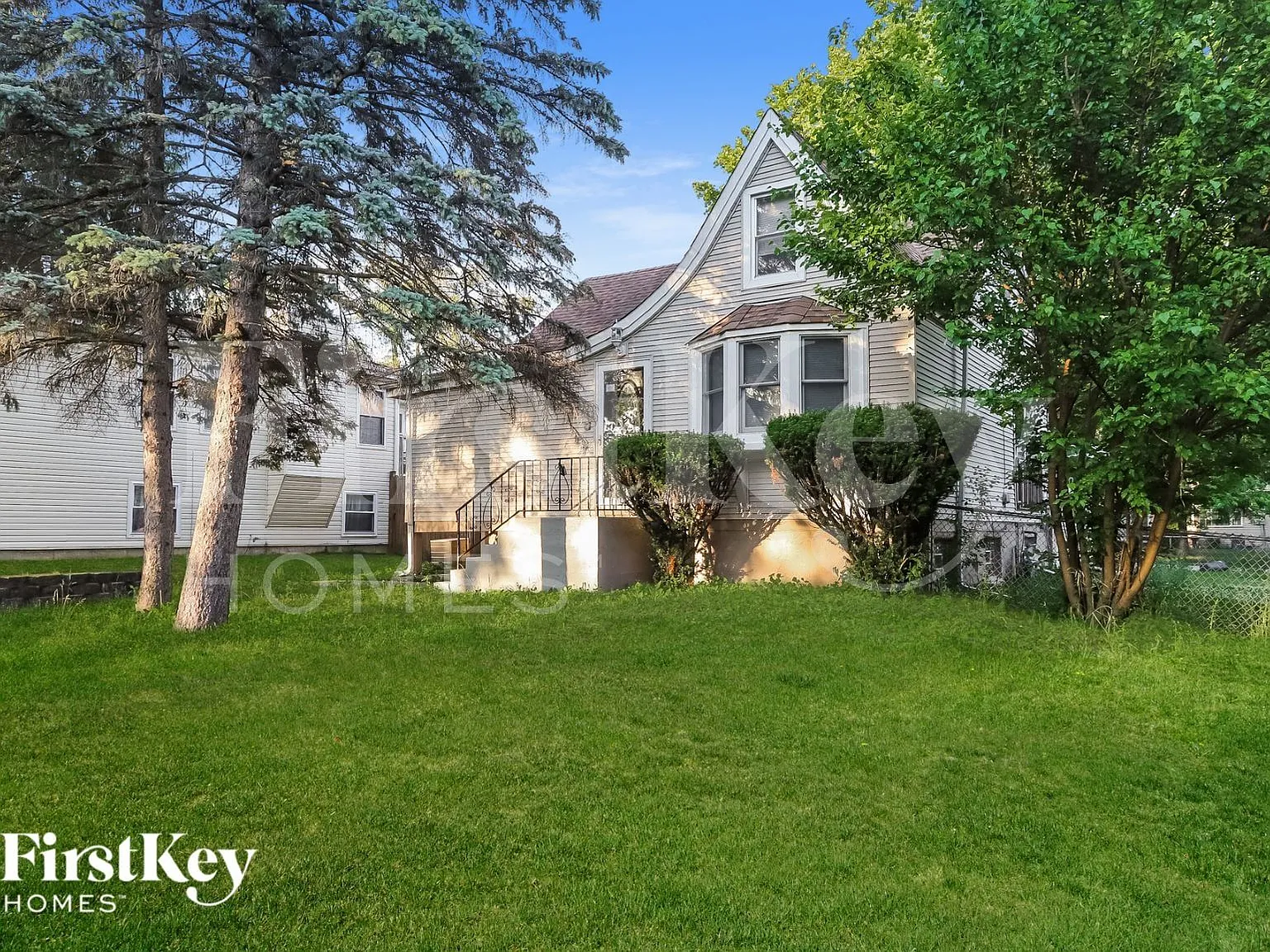 3 bed, 1.0 bath, 1483 sqft, $2,975 — Photo 2