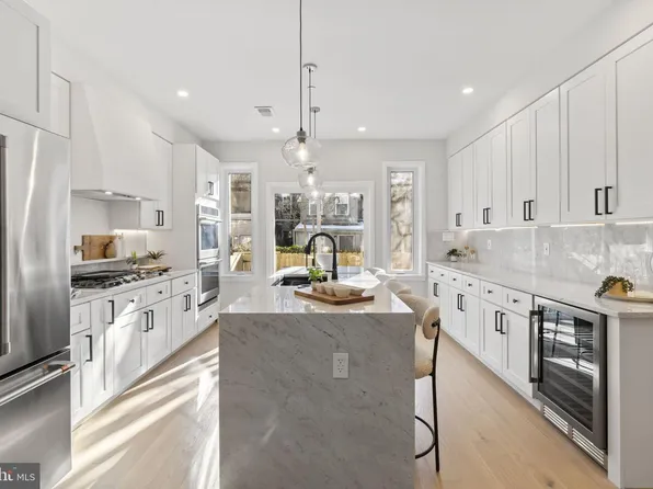 2056 Pemberton St, Philadelphia, PA 19146