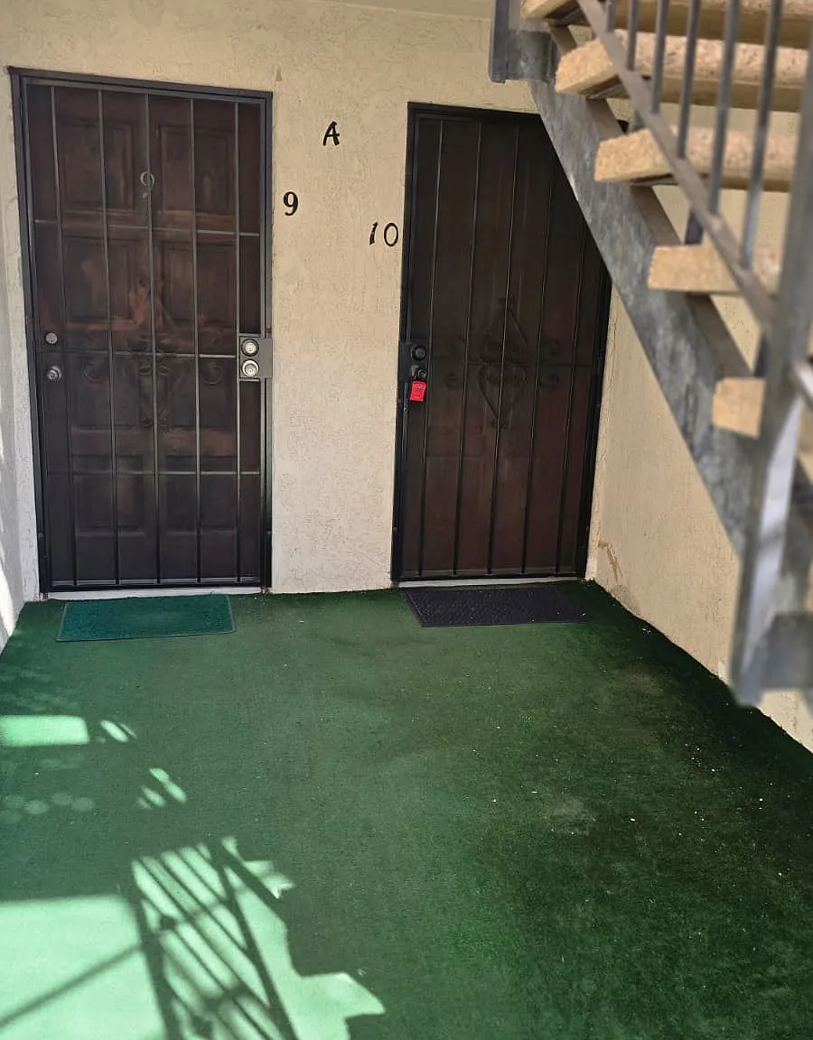 2 bed, 949 sqft, $2,300 — Photo 2