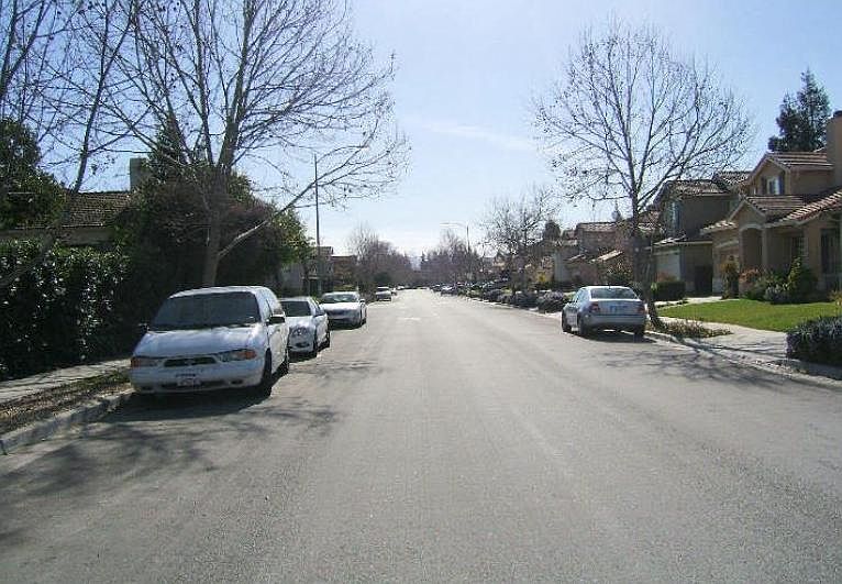 2nd image of 2353 Flickinger Ave
