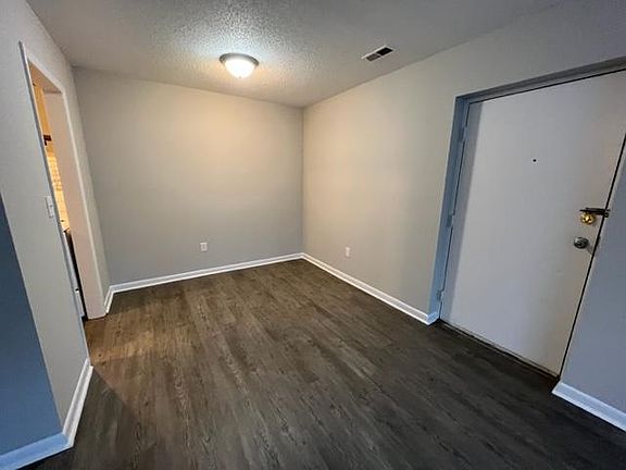 3rd image of 1100 Crescent Dr APT 16