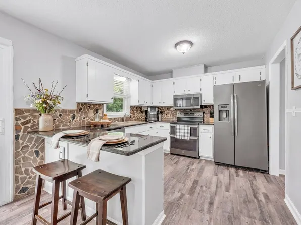 135 Briarwood Ct, Estill Springs, TN 37330