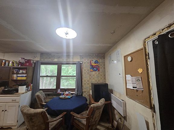 5th image of 570 Ridge Road