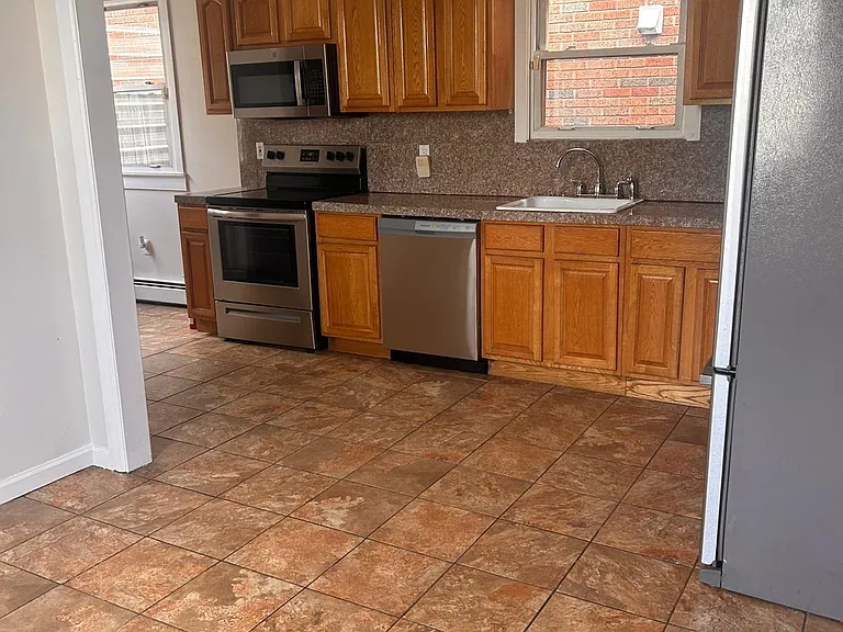 8906 Tonnelle Ave — Photo 2