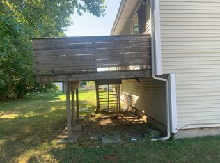 41 Ridgeway Dr, Warren, RI 02885