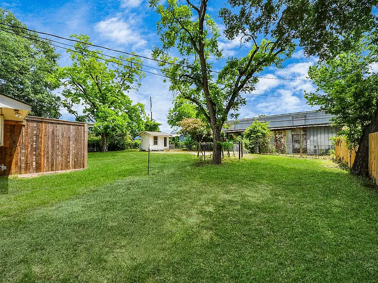 811 Hillcrest Dr — Photo 31