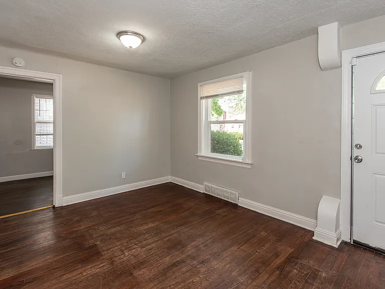 320 Henquin Dr — Photo 5