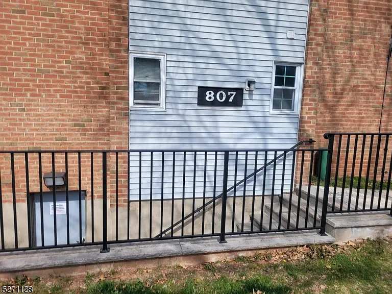798 Eves Dr #2R — Photo 25