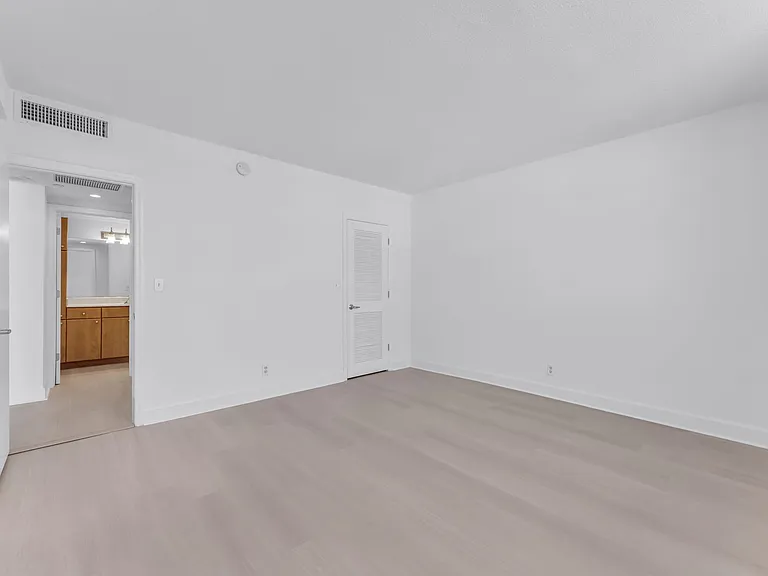 401 69th St #1201 — Photo 19