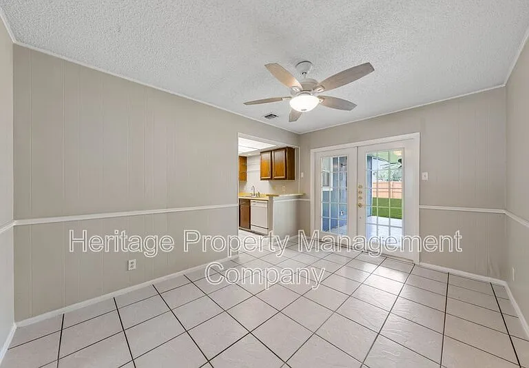 7422 Stonehouse Dr — Photo 10