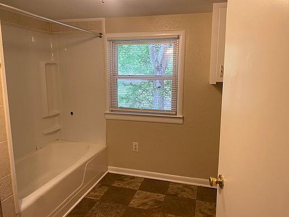 5th image of 1600 Glenside Dr