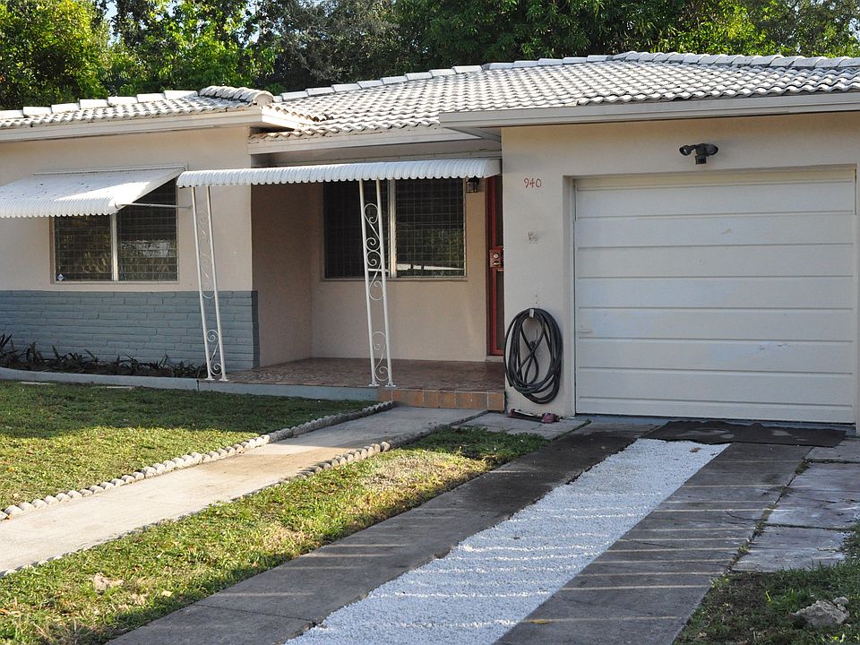 1st image of 940 NE 126th St