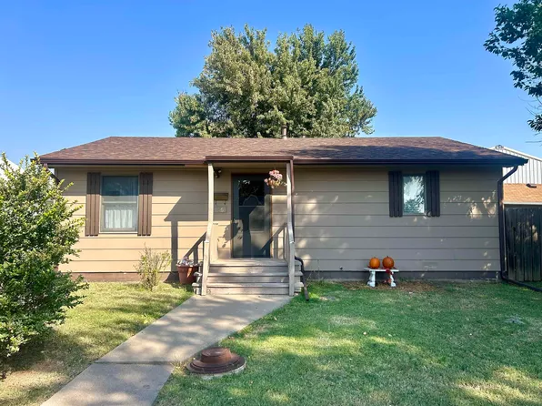 256 W Broadway Ave, Hoisington, KS 67544