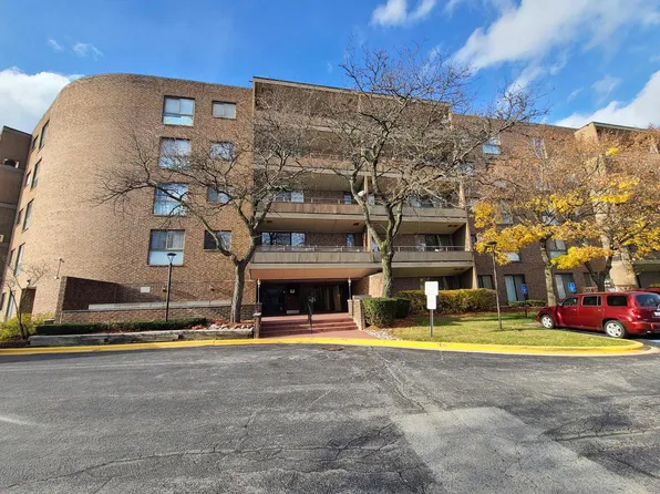 5 E Carriageway Dr, Hazel Crest, IL 60429