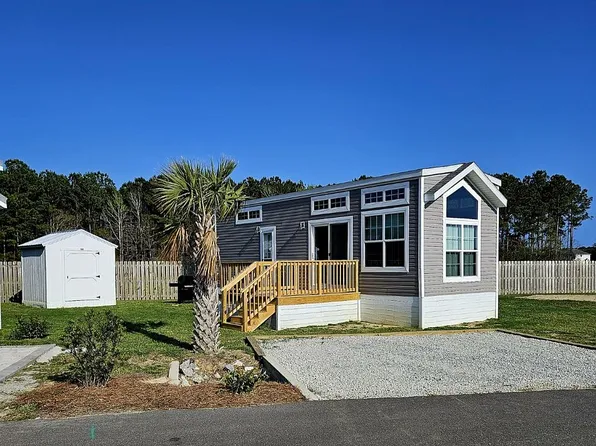 301 Island Park Dr, Hubert, NC 28539