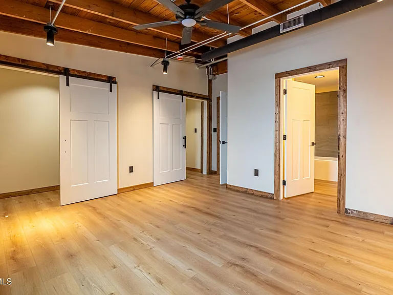 453 E Main St #800 — Photo 8