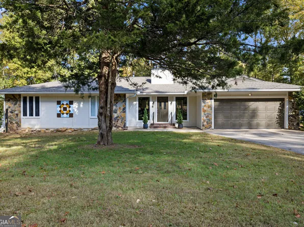 8435 Sundridge Dr, Fairburn, GA 30213
