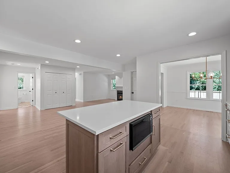 650 W Lincoln St — Photo 14