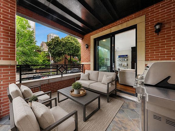 5th image of 441 W Briar Pl APT 1