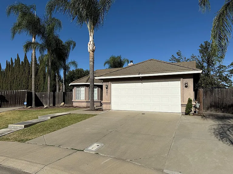 1501 Shiprock Ct — Photo 3
