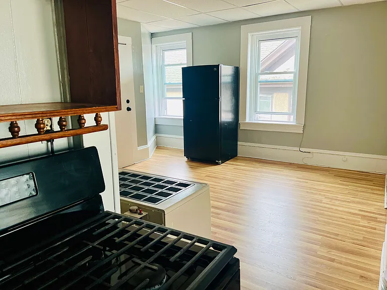 202 E Main St #3 — Photo 3