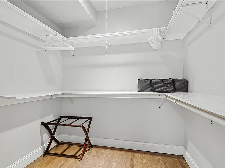 3608 Courtdale Dr — Photo 4