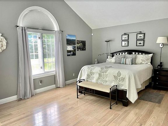 5th image of 10260 Wake Robin Dr