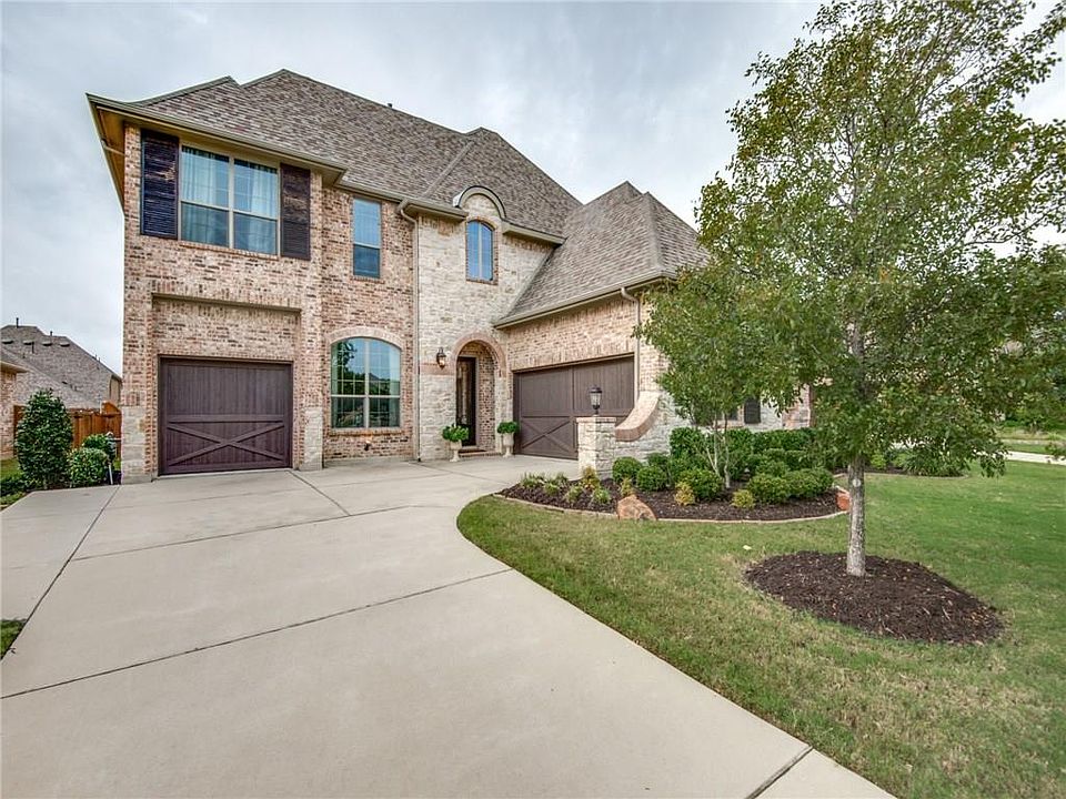 1st image of 1070 Woodford Dr