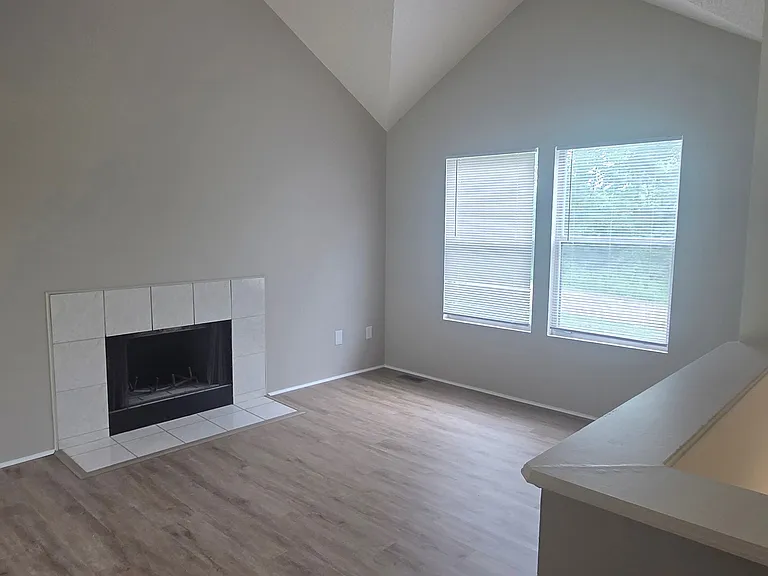 3312 N Virginia Ave — Photo 2