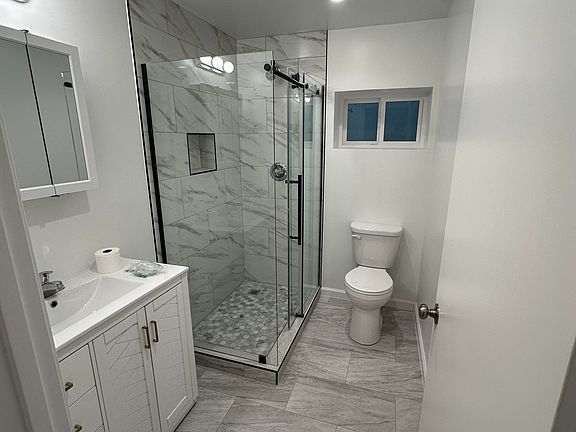 3rd image of 1672 Oxford St #19