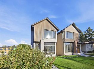 2026 W 36th St SW, Calgary, AB T3E 2Y9