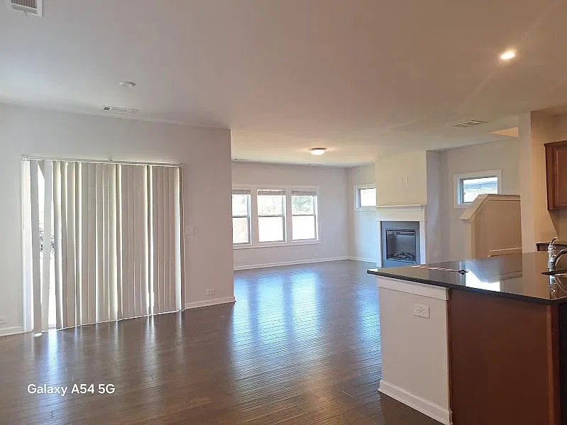 5 bed, 3.0 bath, 2868 sqft, $2,599 — Photo 3