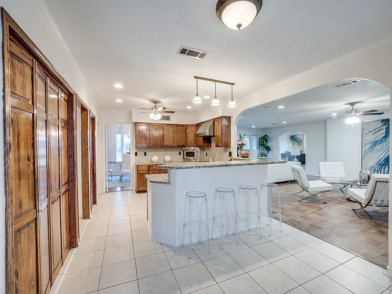 6106 Meadowcrest Dr — Photo 11