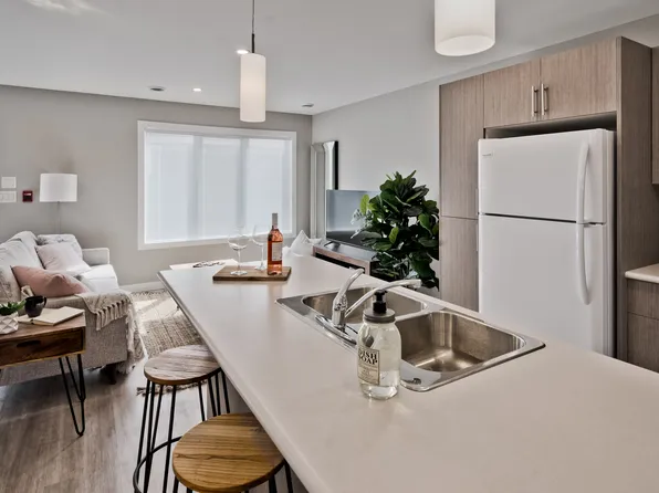 Hillbrook Ridge, 200 Hillbrook Dr, Winnipeg, MB R2R 3A1