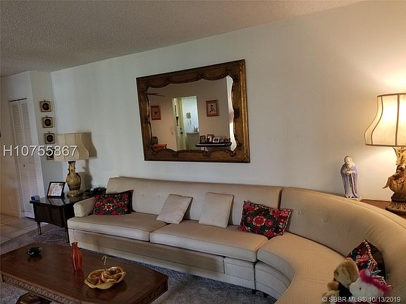 4th image of 952 NE 199th St APT 317
