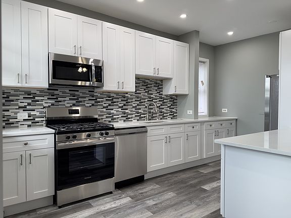 2nd image of 6248 N Wayne Ave #5