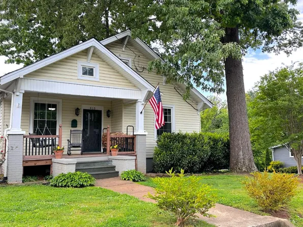 415 Oakridge Blvd, Lynchburg, VA 24502