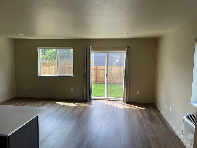 194 Hiatt St #194 — Photo 3
