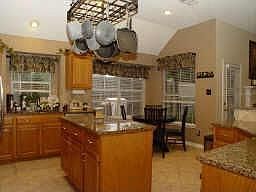 5th image of 2105 Vista Ct