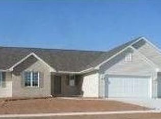 409 Lantern Ln, De Pere, WI 54115