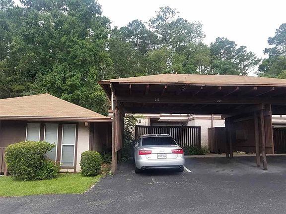 5th image of 209 N Westwood Dr