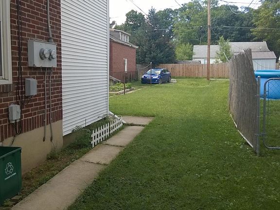 Rear Parking 1 Car/More on Street