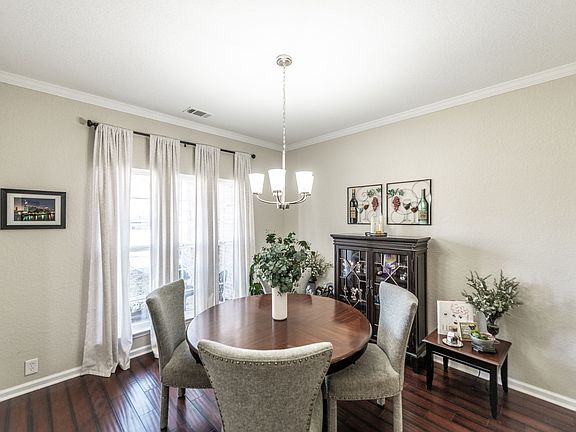 3rd image of 423 Foster Dr