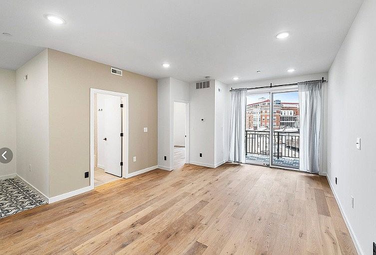 1st image of 438 Memphis St #12
