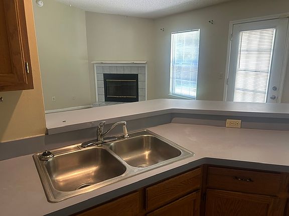 2nd image of 2352 Justin Rd W
