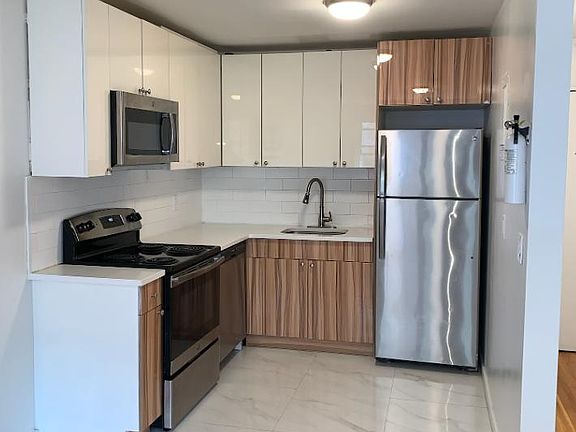 3rd image of 590 Bergen Ave APT B8