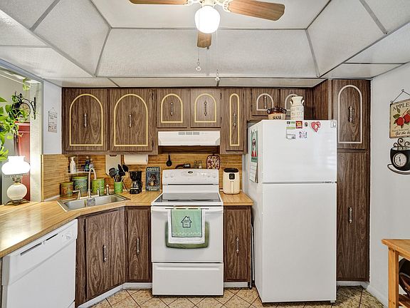 3rd image of 2551 Aragon Boulevard #209