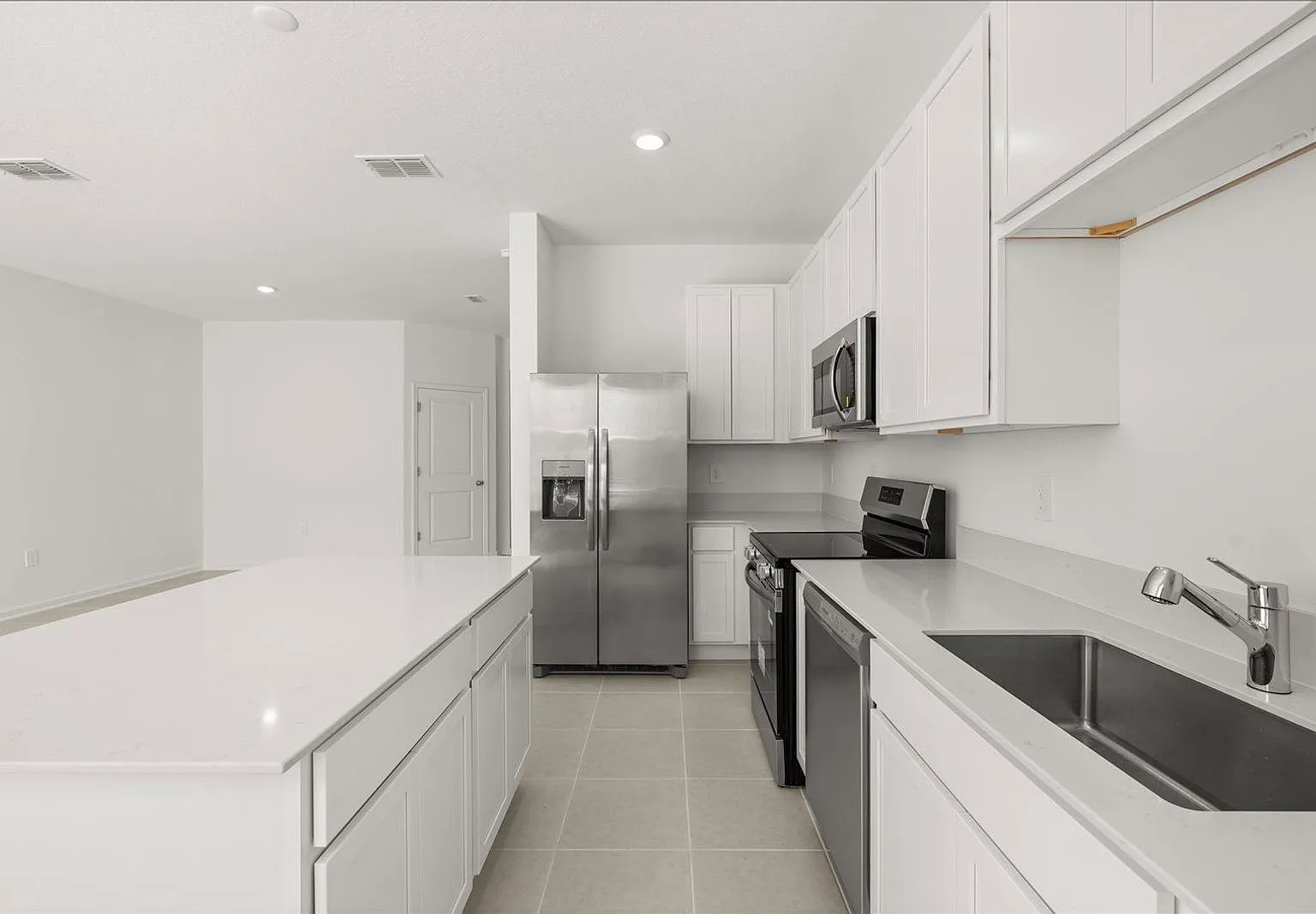 3 bed, 2.5 bath, $2,400 — Photo 4