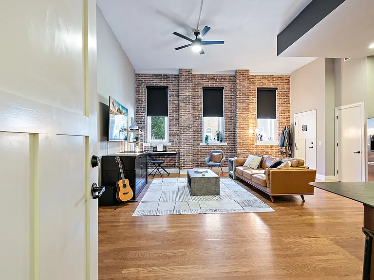 2525 College St #1105 — Photo 2