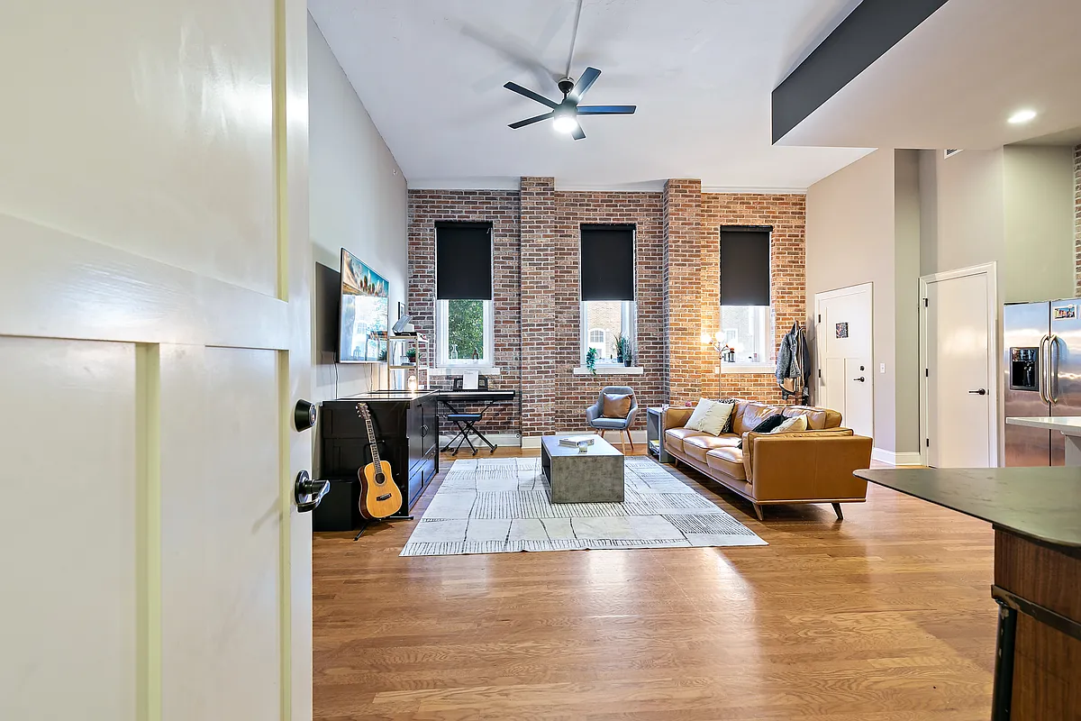 Building Photo - 2525 College St #1105